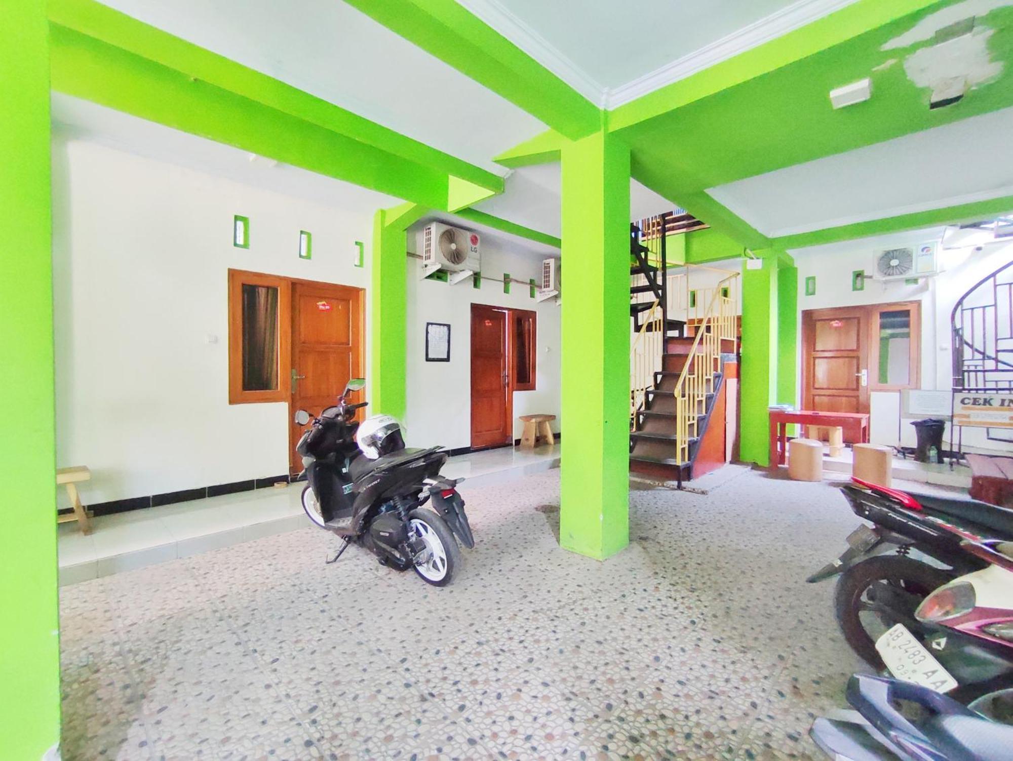 Happy Syariah Hotel Near Jombor Mitra Reddoorz Sleman  Exterior foto